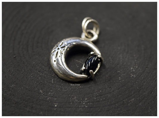 Colgante Luna de plata con ónice negro talla marquesa