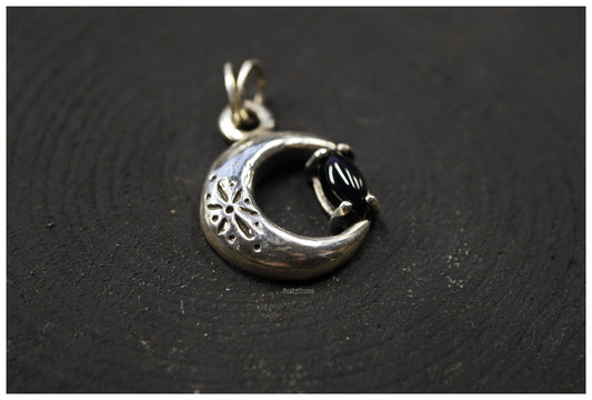 Colgante Luna de plata con ónice negro talla marquesa