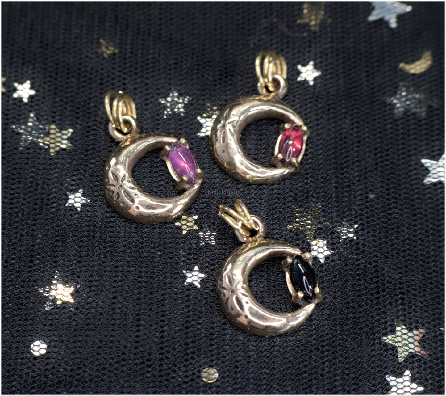 Pendant Moon bronze garnet