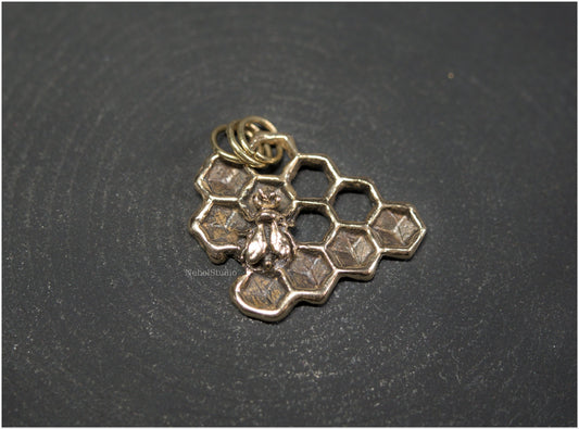 Apis pendant bronze