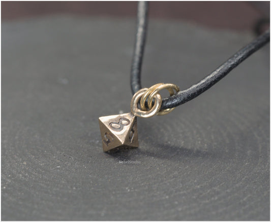 D8- Colgante Plata o bronce