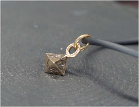 D8- Colgante Bronce