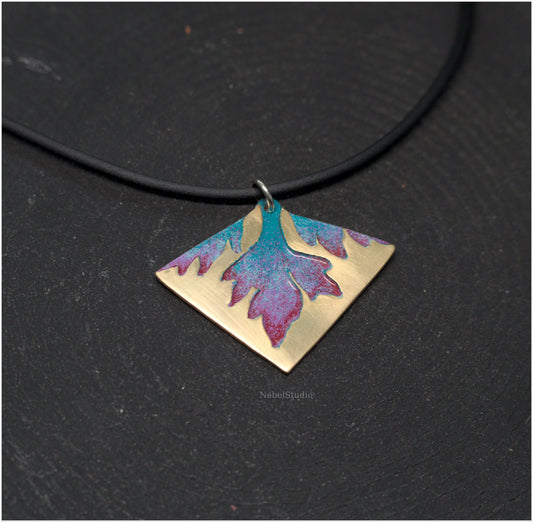 Colgante Artemisia latón triángulo