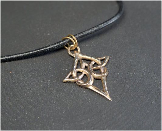 Colgante nudo entrelazado celta Scáthach pequeño plata o bronce