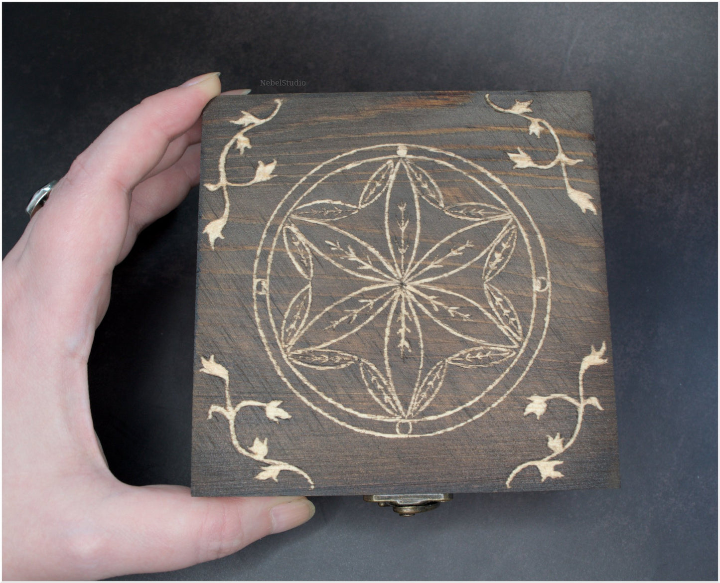 Caja de madera grabada- Modelo 2