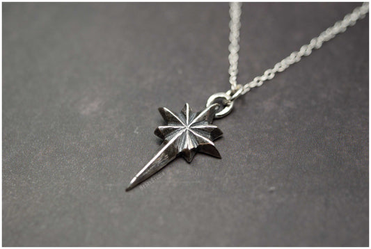 Colgante estrella Ad Astra tamaño mediano plata cadena lado