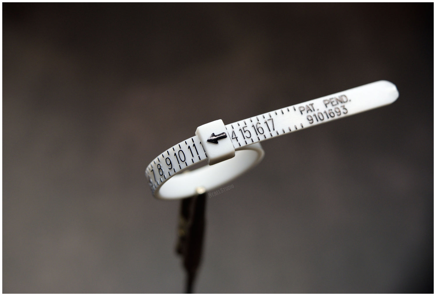 Medidor de dedo para anillos frente