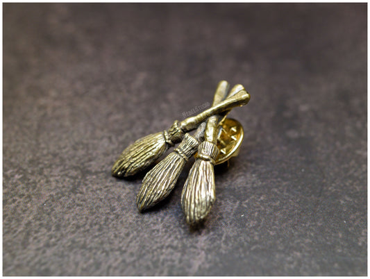 Pin Escobas Moiras bronce lado