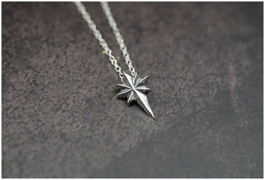 Colgante estrella Ad Astra tamaño pequeño plata cadena lado