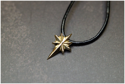 Colgante estrella Ad Astra tamaño pequeño bronce cordón