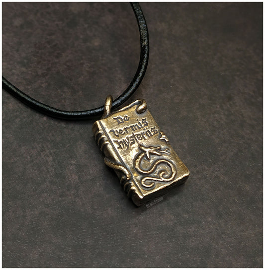 Pendant De Vermis Mysteriis Book bronze