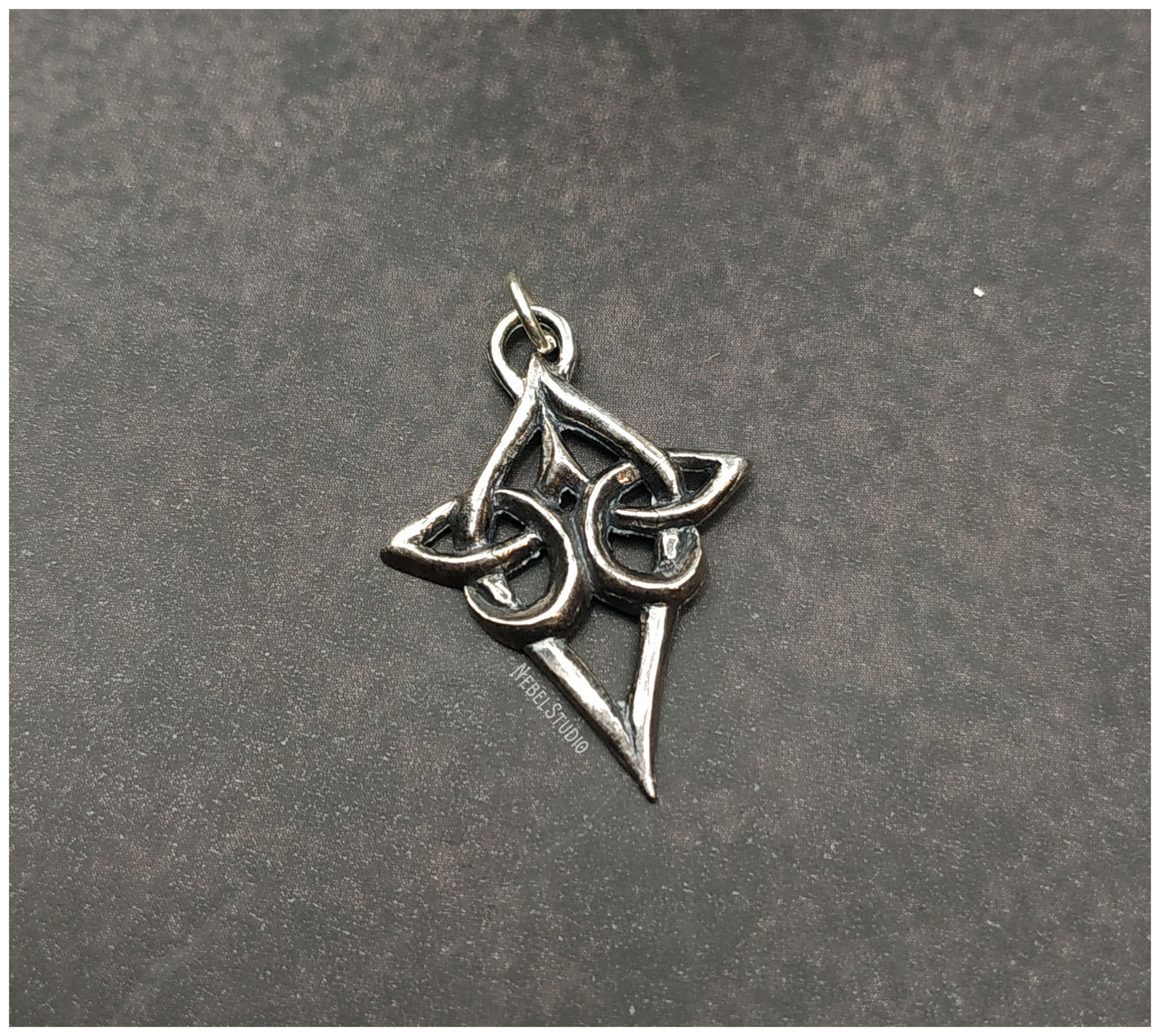 Colgante nudo entrelazado celta Scáthach pequeño plata o bronce