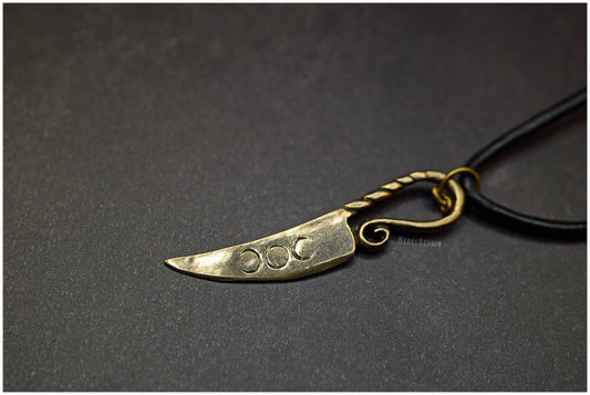 Colgante Athame bronce con cordón de cuero