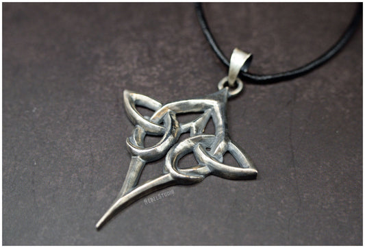 Colgante nudo entrelazado celta Scáthach grande plata lado
