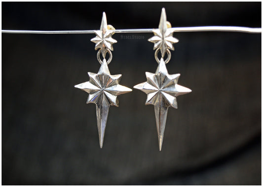 Pendientes estrellas dobles Ad Astra tamaño grande plata frente