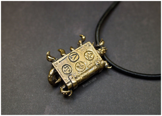 Colgante Necronomicon Libro con tentáculos bronce reverso