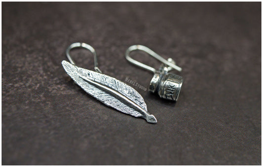 Pendientes "Pluma & Tinta" plata detalle