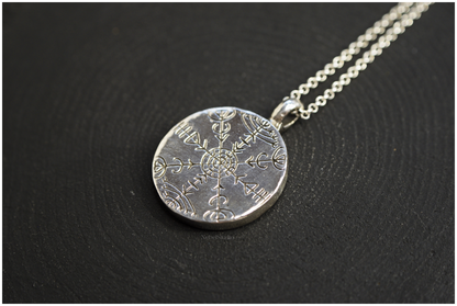 Pendant Veldismagn silver or bronze