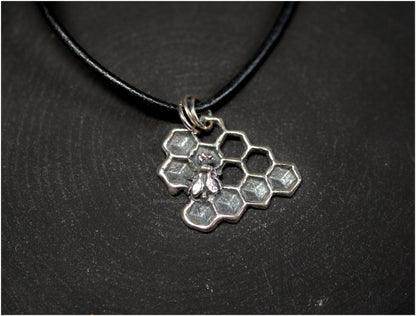 Apis pendant silver
