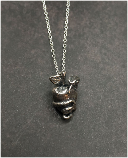 Colgante manzana serpiente plata o bronce