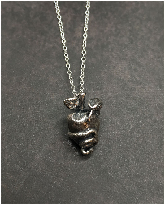 Colgante manzana serpiente plata o bronce