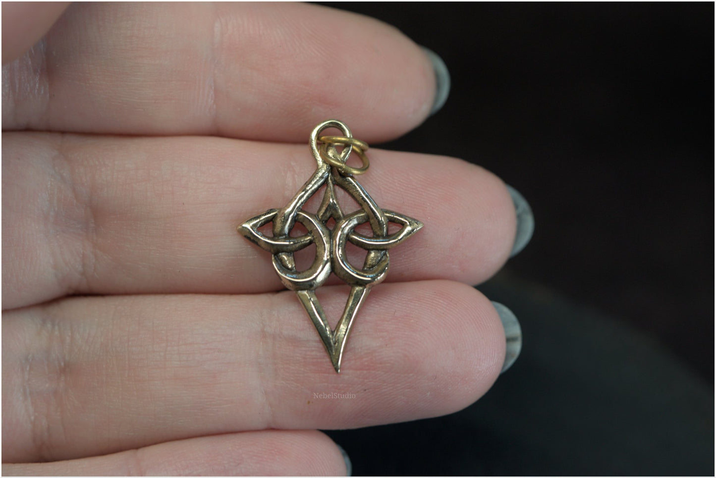 Colgante nudo entrelazado celta Scáthach pequeño plata o bronce