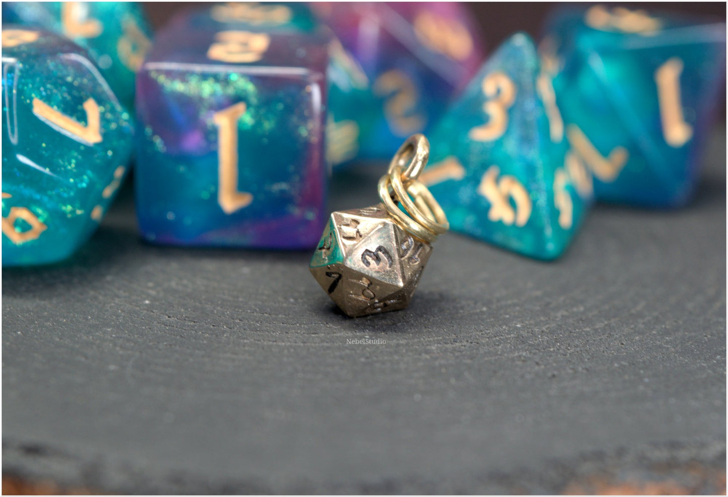 D20-Bronze Pendant
