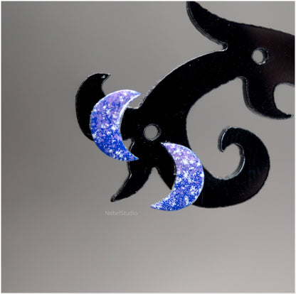 Mini moon earrings