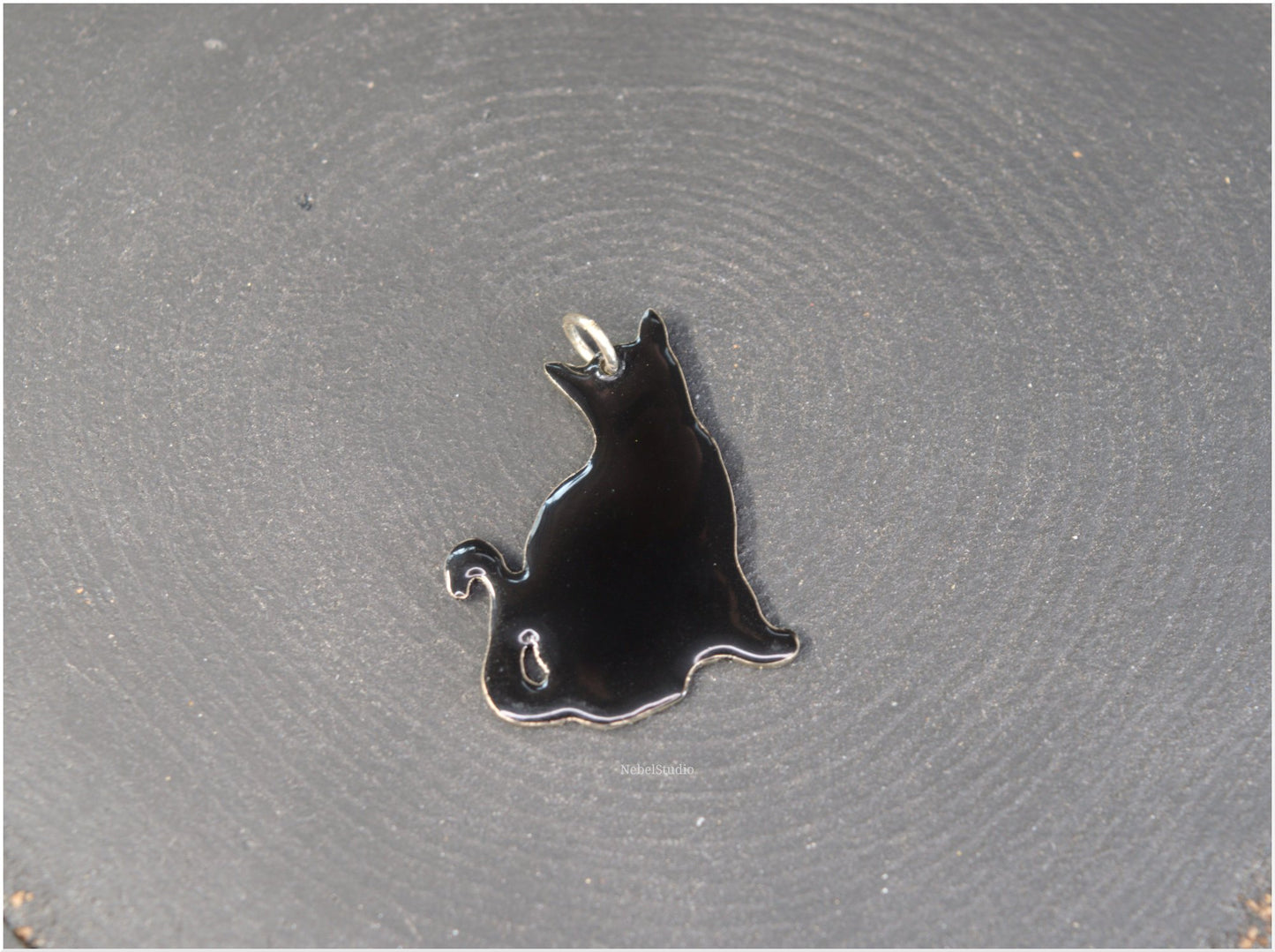 Colgantes de siluetas de gato Ada