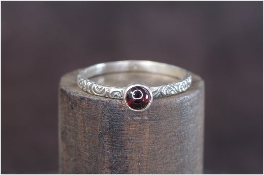 Anillo Rose plata con Granate