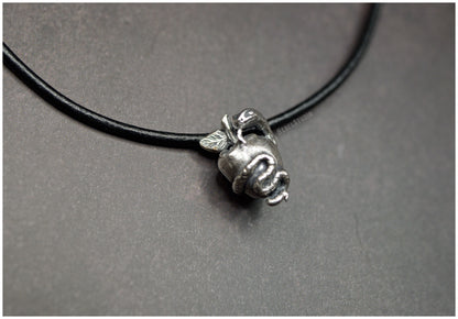 Colgante manzana serpiente plata o bronce