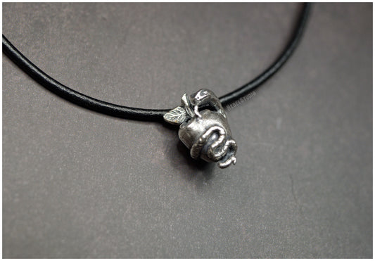 Colgante manzana serpiente plata o bronce