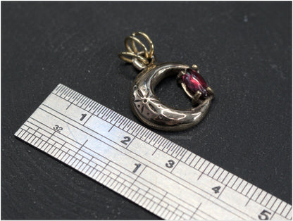 Pendant Moon bronze garnet