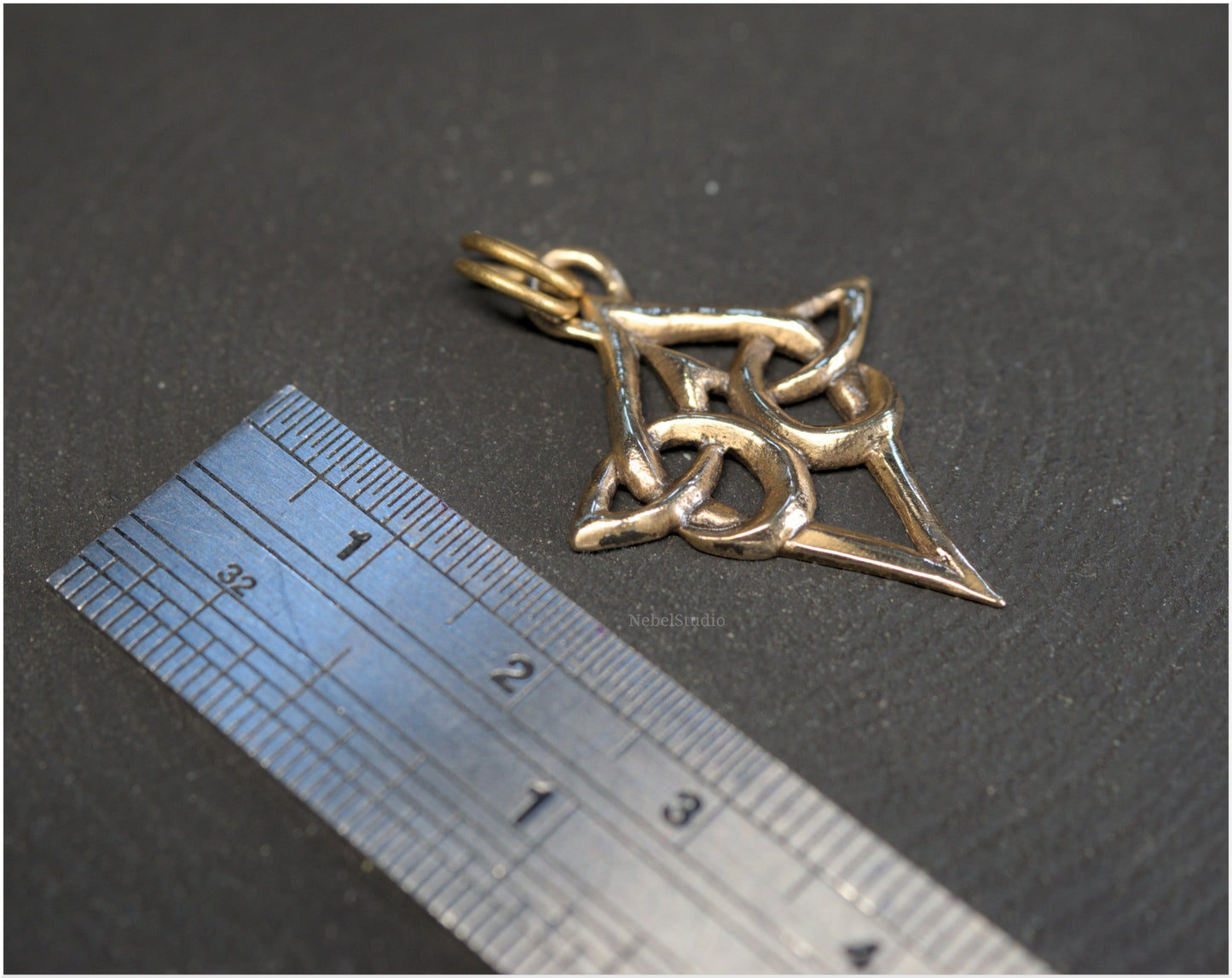 Colgante nudo entrelazado celta Scáthach pequeño plata o bronce