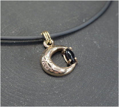 Colgante Luna de bronce con ónice negro talla marquesa