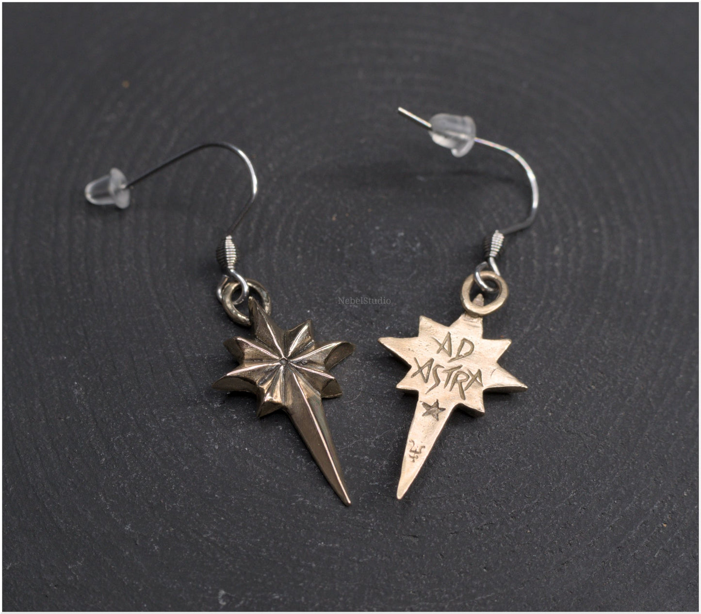 Pendientes estrella sencilla Ad Astra tamaño mediano bronce