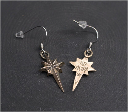 Pendientes estrella sencilla Ad Astra tamaño mediano bronce