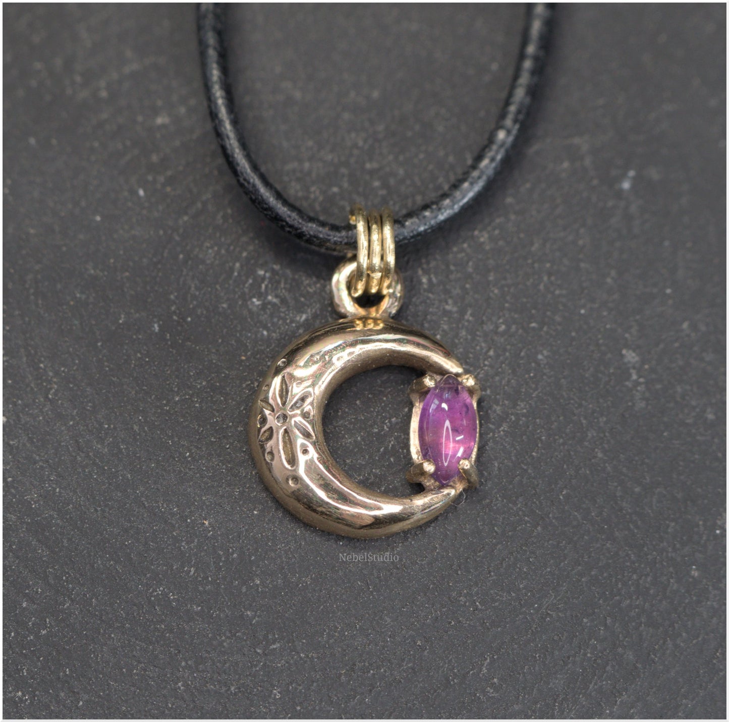 Colgante Luna de bronce con amatista talla marquesa