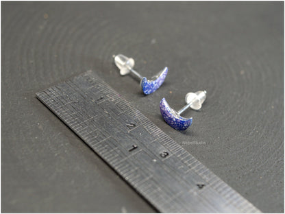 Mini moon earrings