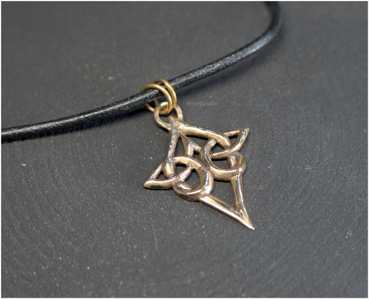 Colgante nudo entrelazado celta Scáthach pequeño plata o bronce