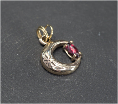 Pendant Moon bronze garnet