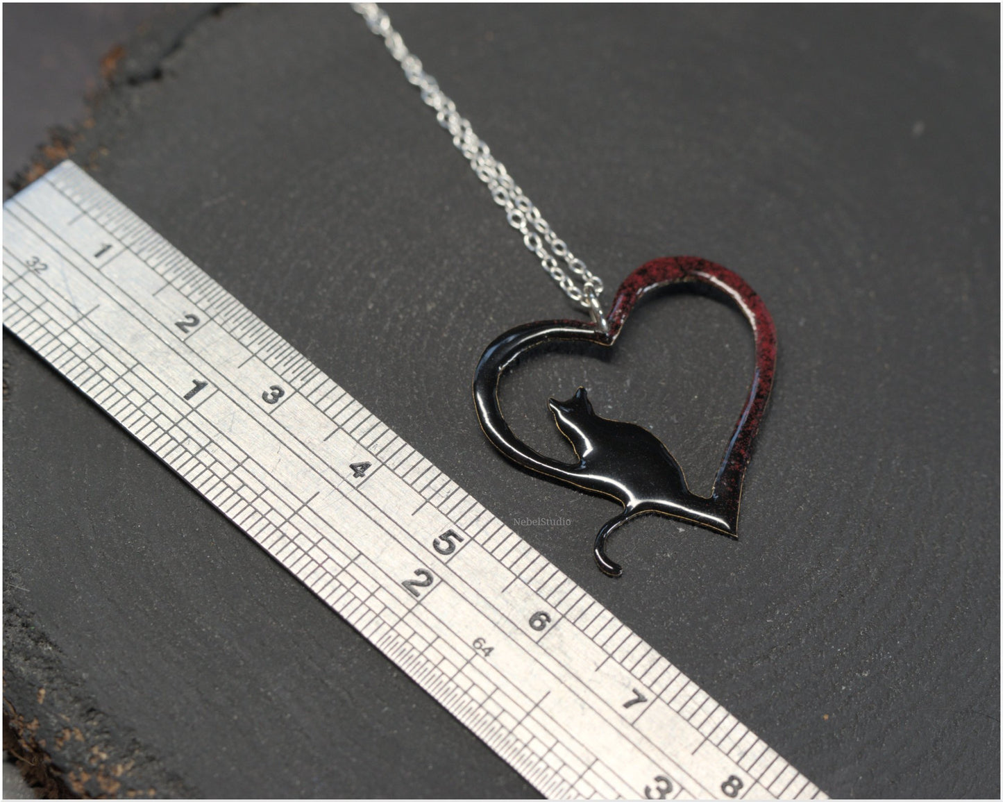 Colgante silueta de corazón y gato