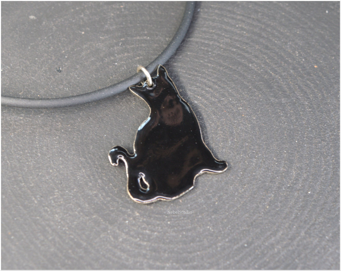 Colgantes de siluetas de gato Ada