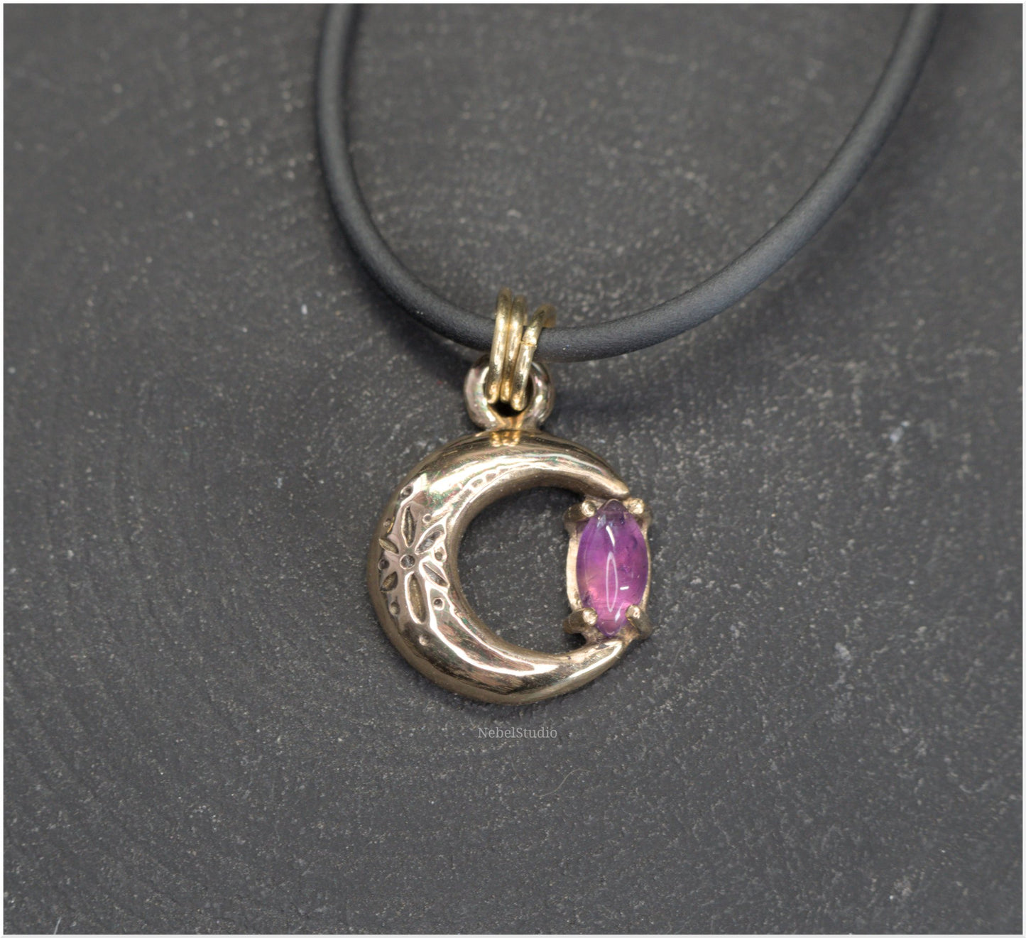Colgante Luna de bronce con amatista talla marquesa