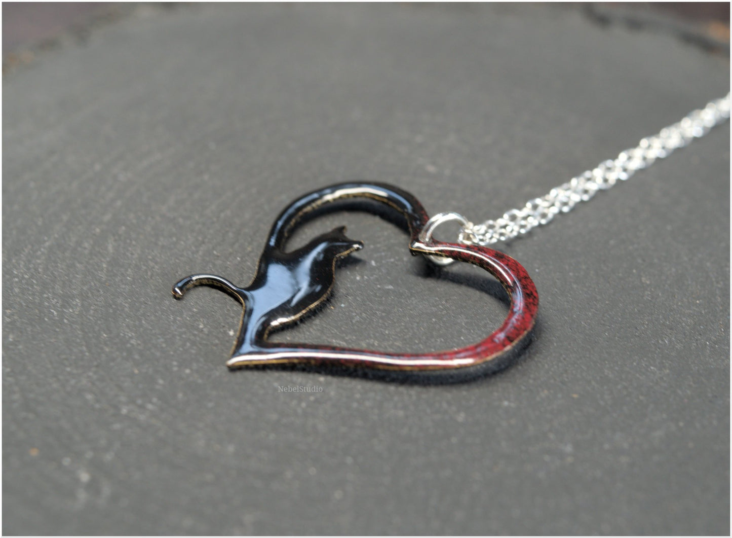 Colgante silueta de corazón y gato