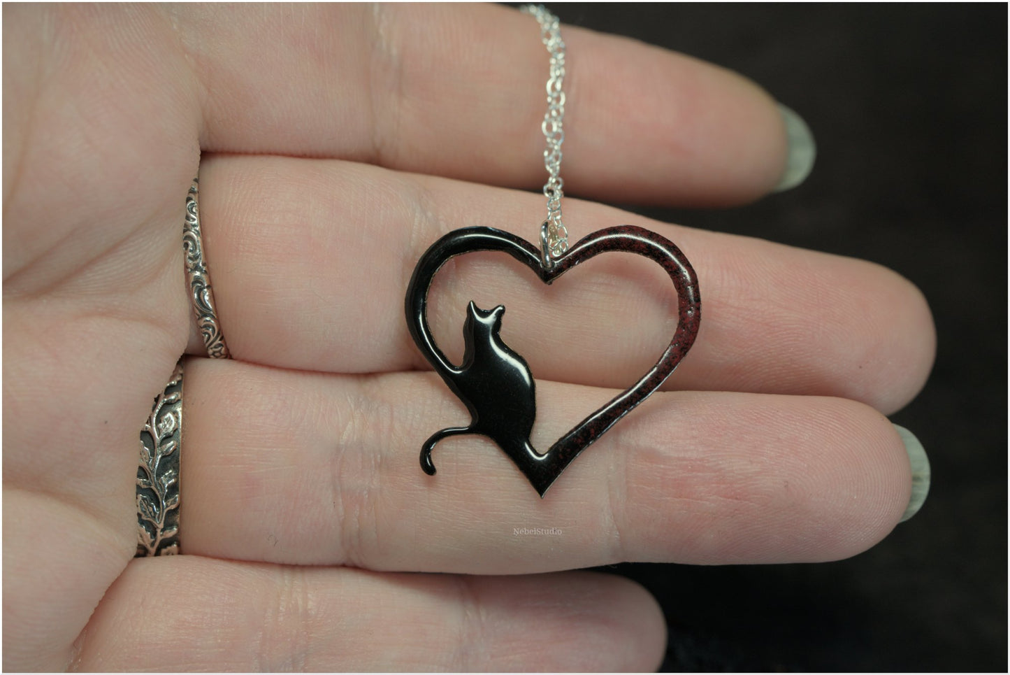 Colgante silueta de corazón y gato