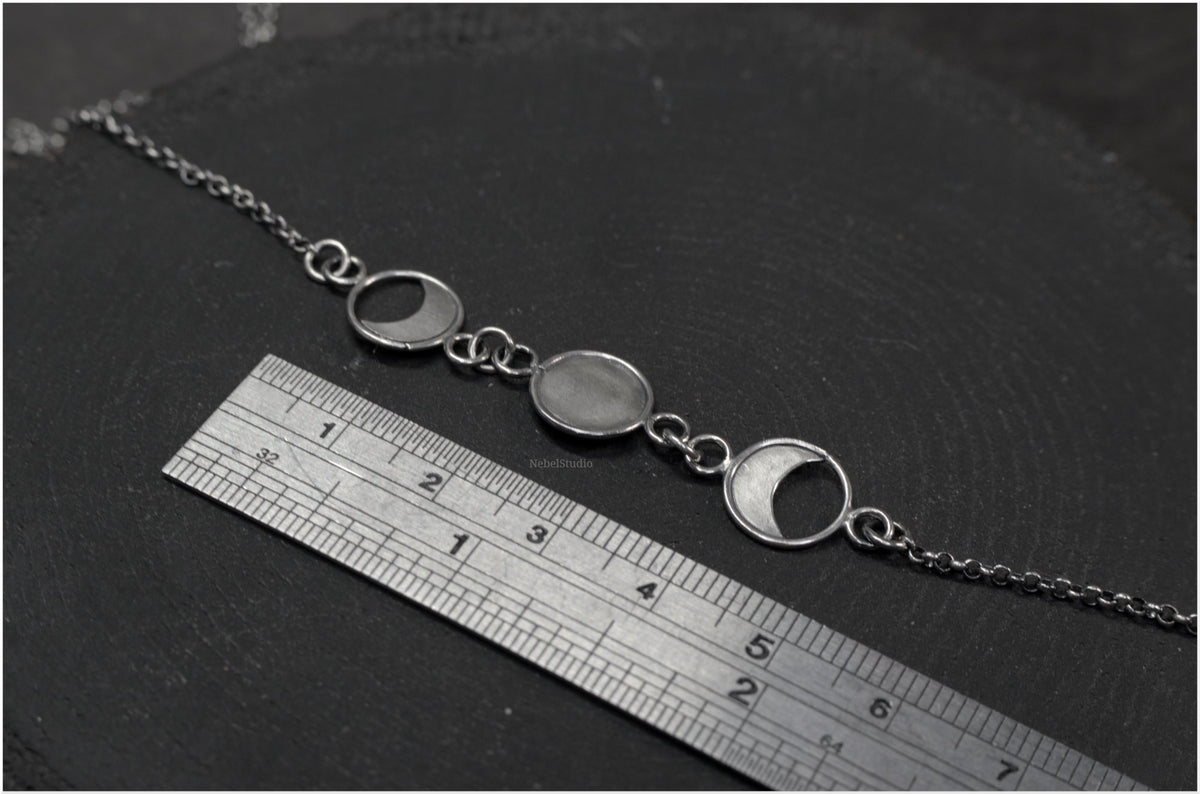 Moon Phases Silver Choker "Trivia"