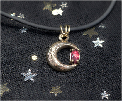 Pendant Moon bronze garnet