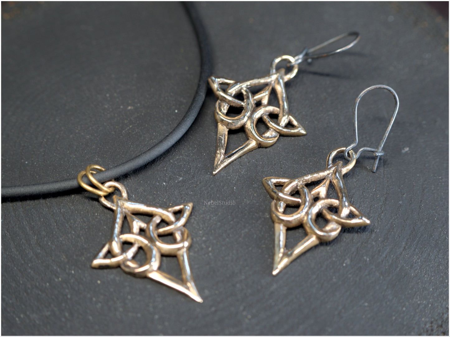 Colgante nudo entrelazado celta Scáthach pequeño plata o bronce