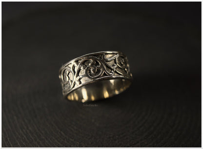 Acanthus bronze ring